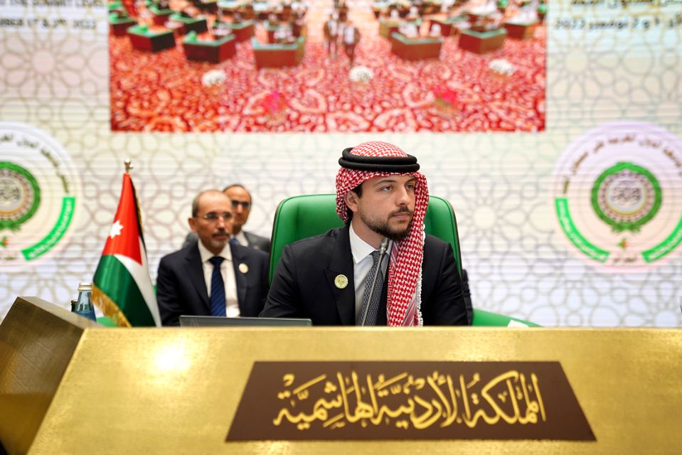 ولي العهد يلقي كلمة الأردن في القمة العربية بالجزائر