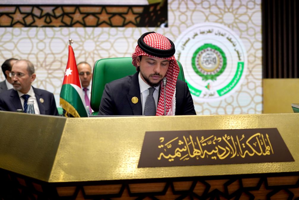 ولي العهد يلقي كلمة الأردن في القمة العربية بالجزائر