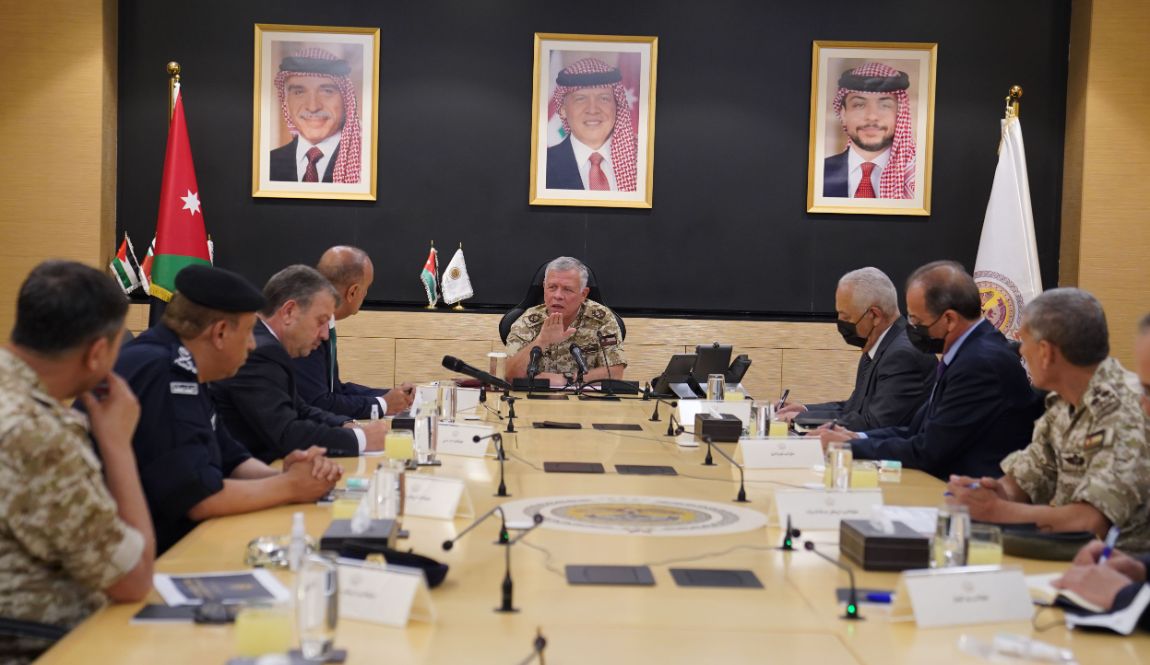 الملك يترأس اجتماعا بمركز الأزمات للوقوف على تفاصيل حادثة تسرب الغاز بالعقبة