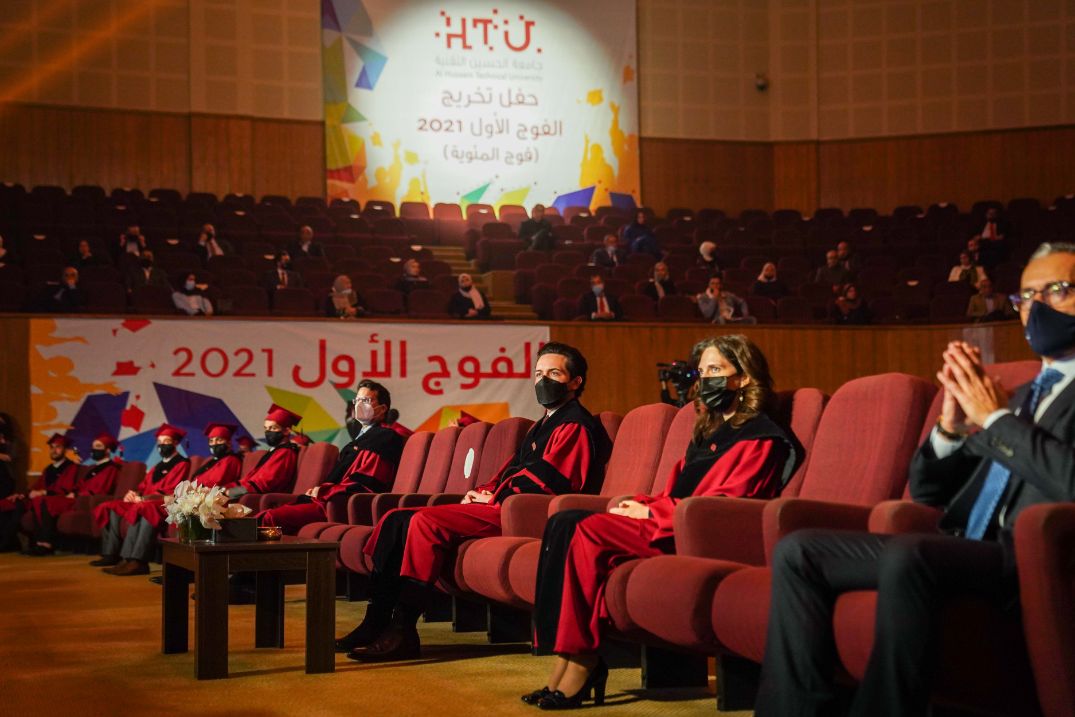 ولي العهد يرعى حفل تخريج الفوج الأول من طلبة جامعة الحسين التقنية
