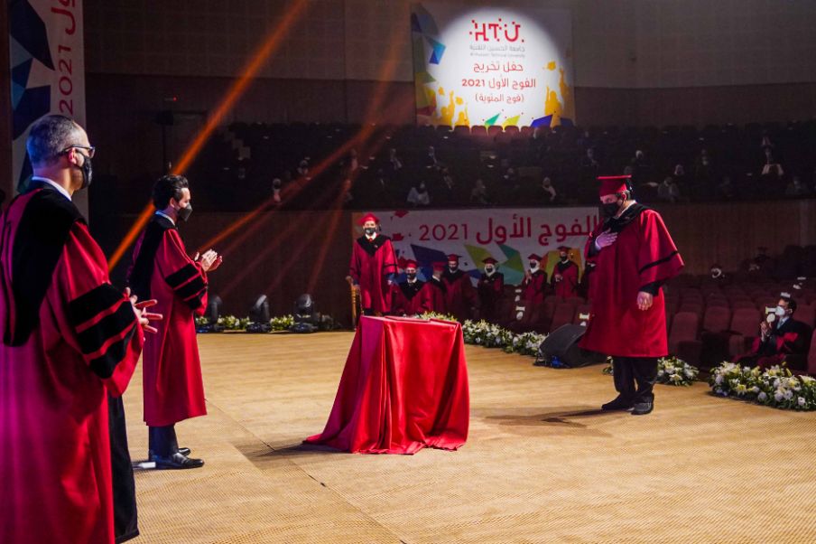 ولي العهد يرعى حفل تخريج الفوج الأول من طلبة جامعة الحسين التقنية