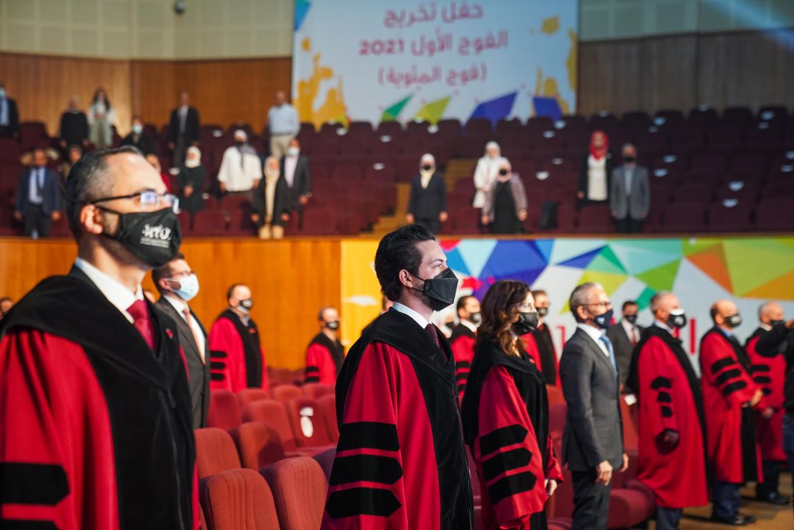 ولي العهد يرعى حفل تخريج الفوج الأول من طلبة جامعة الحسين التقنية