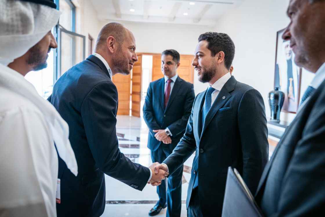 مندوبا عن الملك، ولي العهد يرعى افتتاح أعمال مؤتمر إقليمي للطاقة