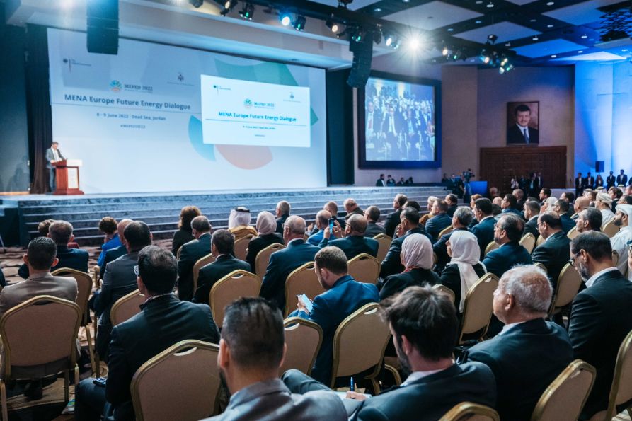 مندوبا عن الملك، ولي العهد يرعى افتتاح أعمال مؤتمر إقليمي للطاقة