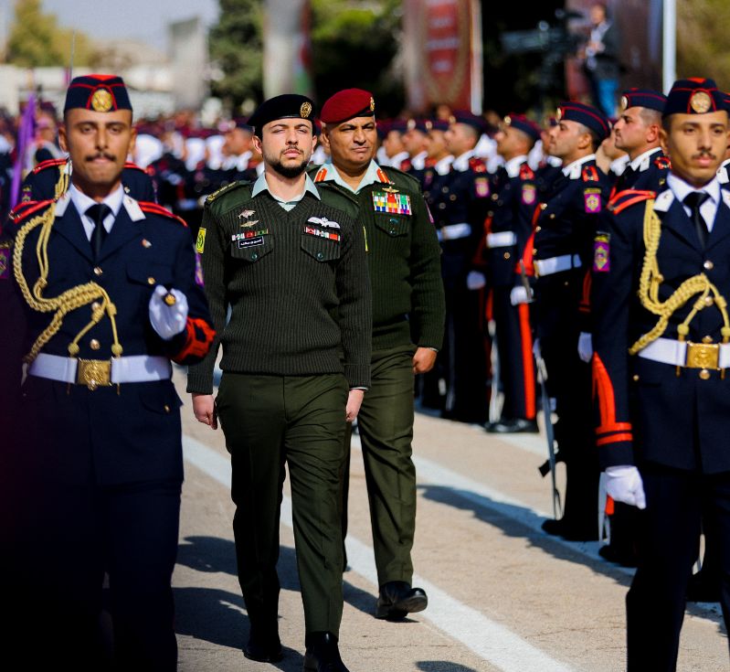 مندوبا عن الملك، ولي العهد يخرّج فوجا من ضباط فرسان المستقبل