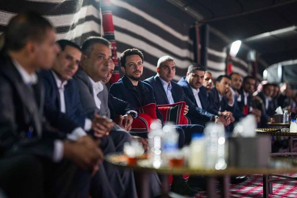 ولي العهد يحاور شبابا ناشطين بالبادية الوسطى