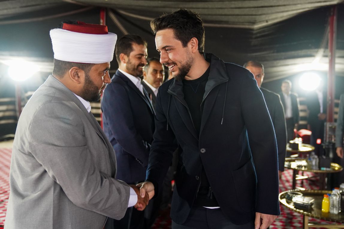 ولي العهد يحاور شبابا ناشطين بالبادية الوسطى