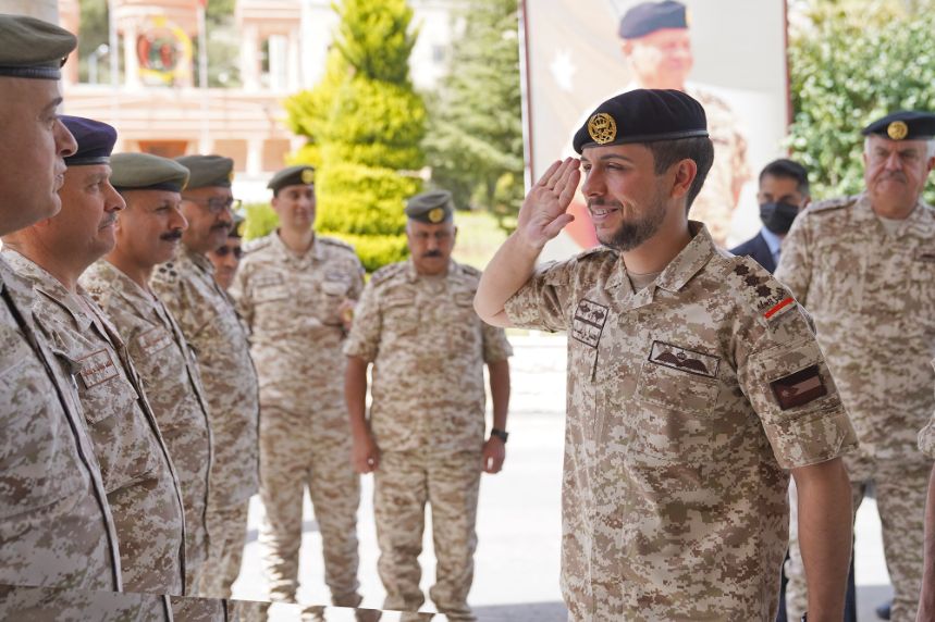 ولي العهد يزور قيادة المنطقة العسكرية الشمالية