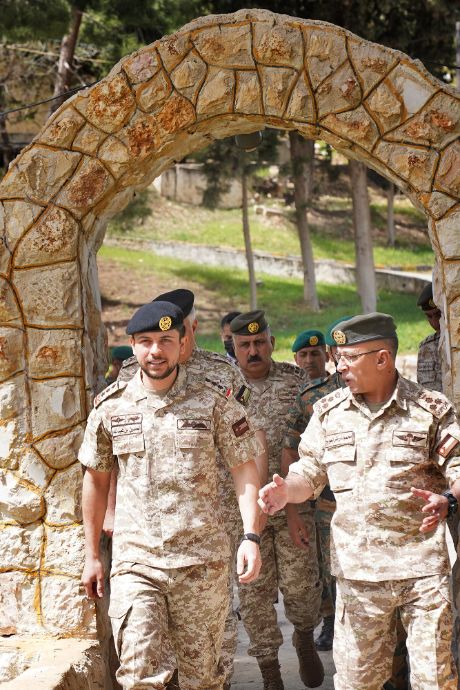 ولي العهد يزور قيادة المنطقة العسكرية الشمالية