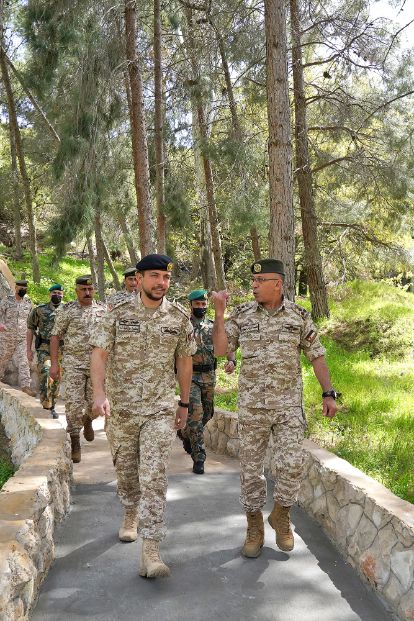 ولي العهد يزور قيادة المنطقة العسكرية الشمالية