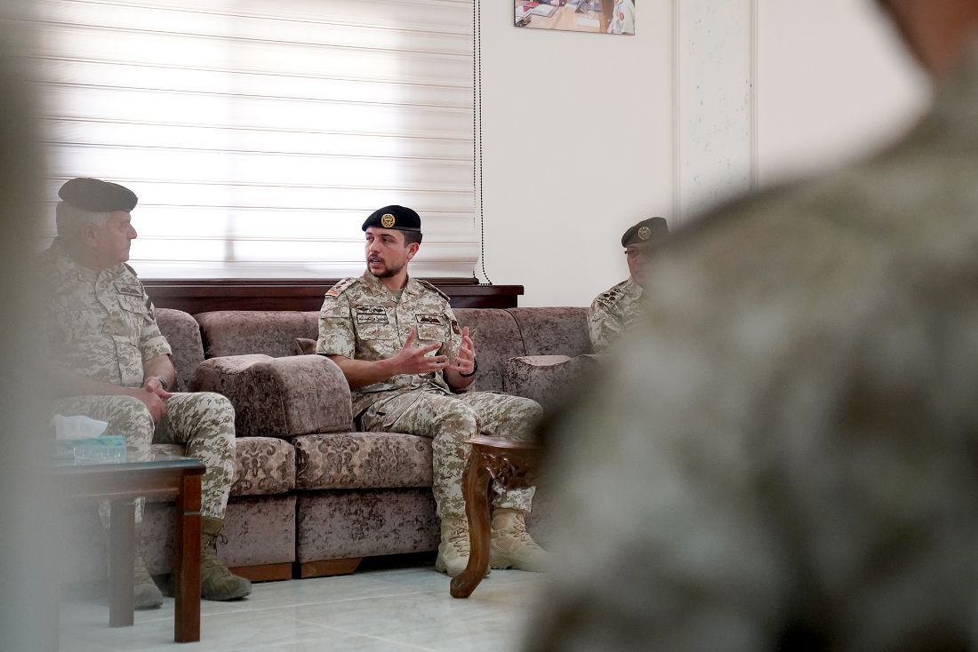 ولي العهد يزور قيادة المنطقة العسكرية الشمالية