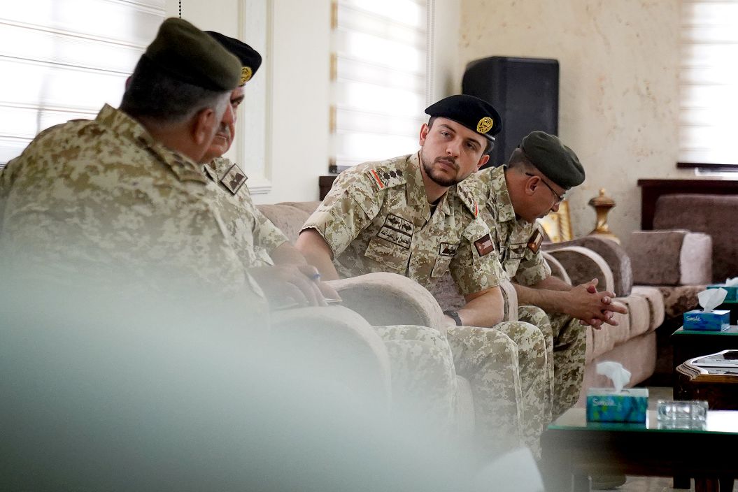ولي العهد يزور قيادة المنطقة العسكرية الشمالية