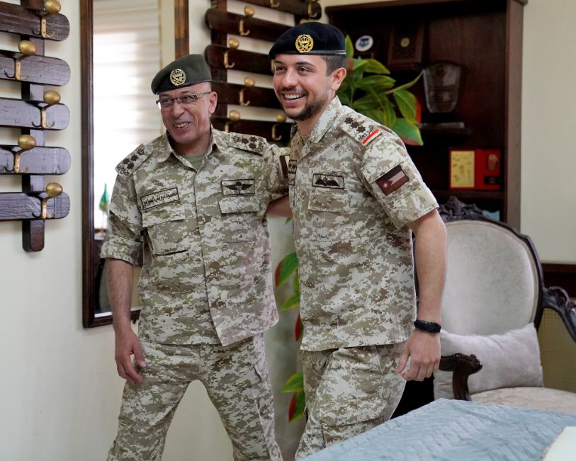 ولي العهد يزور قيادة المنطقة العسكرية الشمالية
