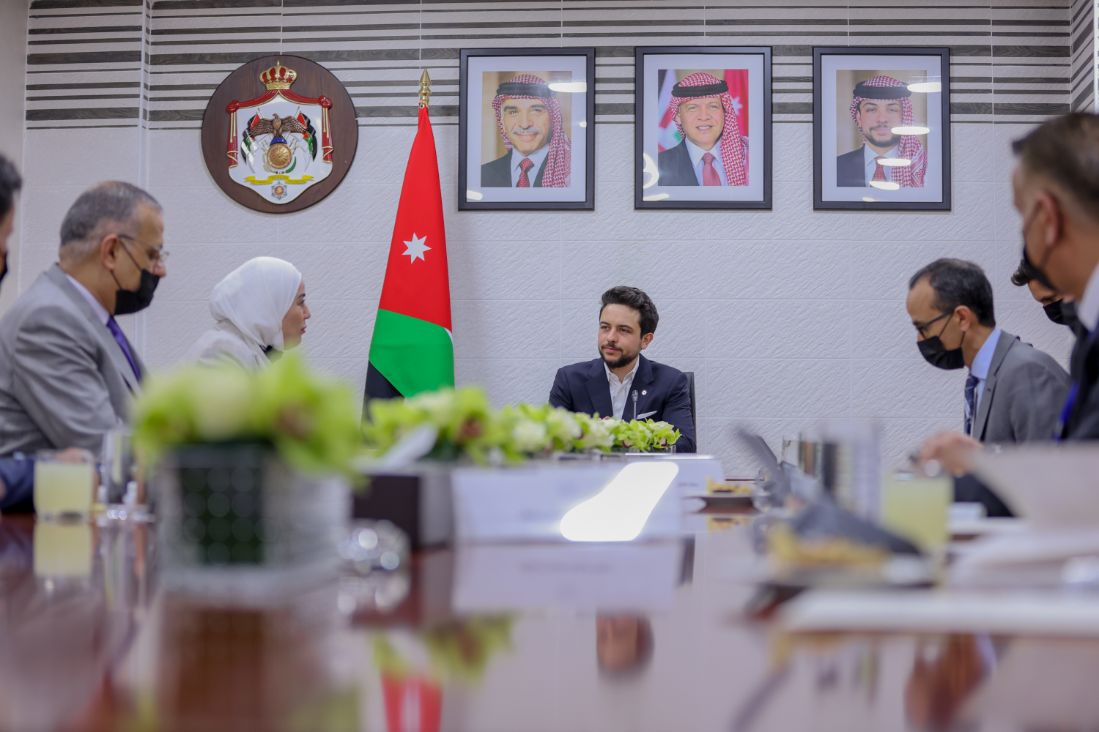 ولي العهد يطلع على استراتيجية دور رعاية الأطفال