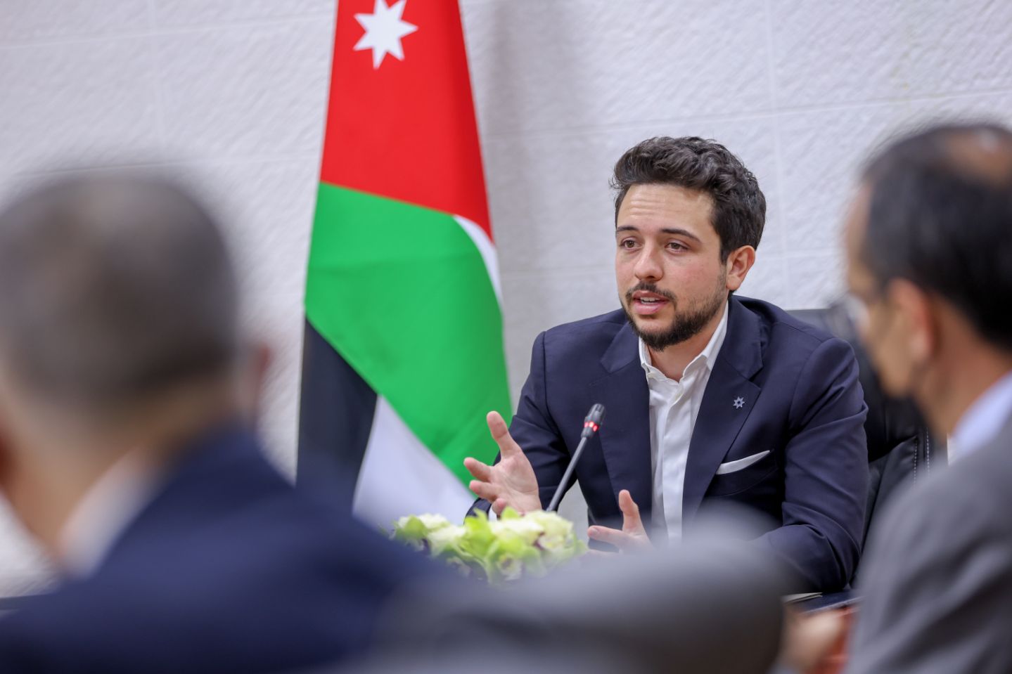 ولي العهد يطلع على استراتيجية دور رعاية الأطفال