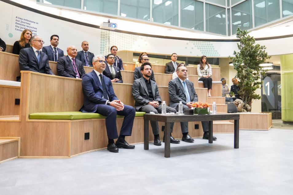 ولي العهد يفتتح مركزا لشركة "ديلويت" العالمية بعمان