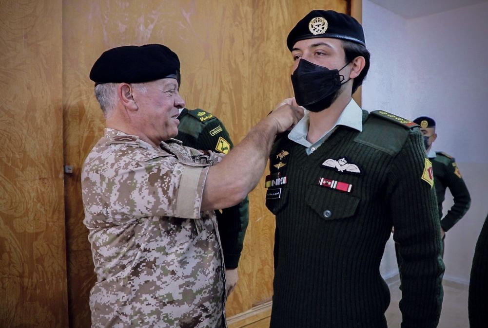 إرادة ملكية بترفيع الأمير الحسين بن عبدﷲ الثاني ولي العهد إلى رتبة نقيب