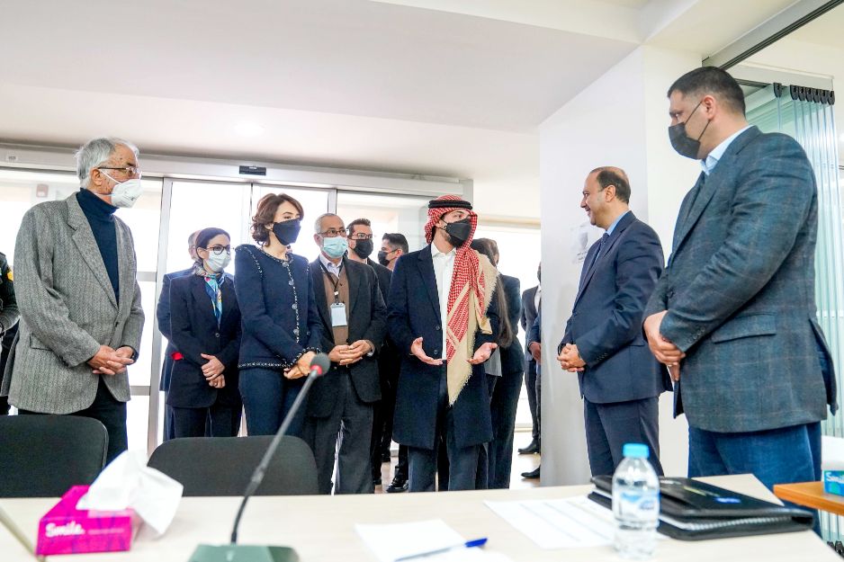 ولي العهد يزور معهد الإعلام الأردني