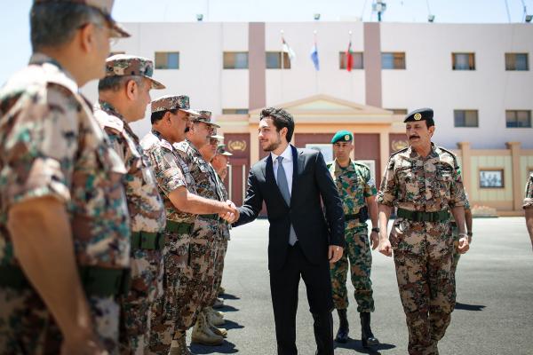 نائب جلالة الملك يزور القيادة العامة