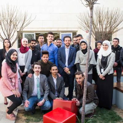 ولي العهد يزور جامعة الحسين التقنية ويطلع على برامجها