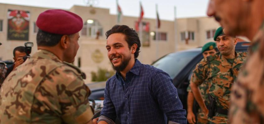 ولي العهد يزور قيادة العمليات الخاصة المشتركة ويتابع تمرينا ليليا