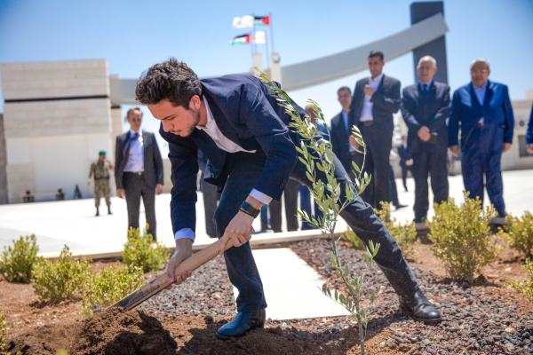 سمو ولي العهد يفتتح حدائق الملك عبدﷲ الثاني في محافظة إربد