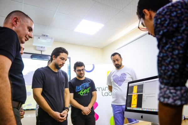 نائب جلالة الملك يفتتح مختبر الألعاب الإلكترونية في محافظة العقبة