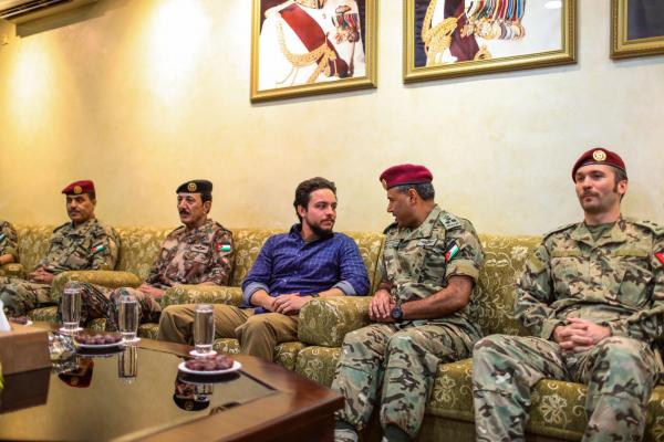 ولي العهد يزور قيادة العمليات الخاصة المشتركة ويتابع تمرينا ليليا