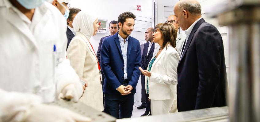 ولي العهد يفتتح مركز التميز للصناعات الدوائية في السلط