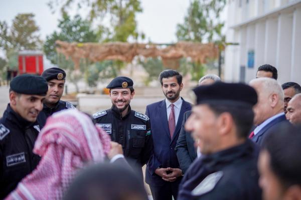 ولي العهد يشارك مرتبات كتيبة المدرعات ٢ الملكية مأدبة الإفطار