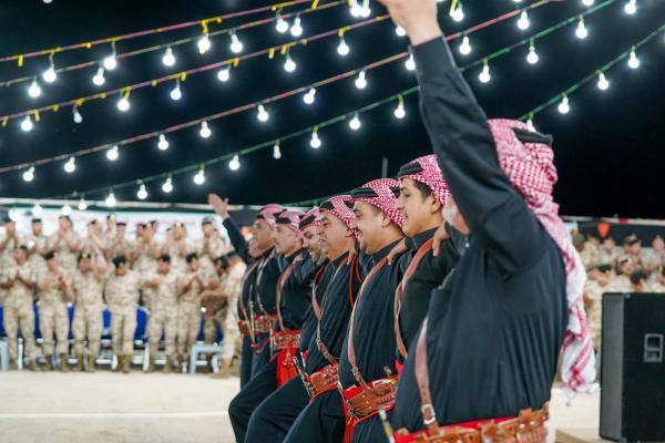 رفاق ولي العهد في لواء الملك الحسين المدرع 40, يقيمون ليلة سمر احتفاء بقرب زفافه