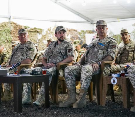 مندوبا عن الملك، ولي العهد يتابع تمرين "صقور الهواشم 3" الليلي