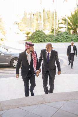 ولي العهد يشيد بأداء وزارة الخارجية وشؤون المغتربين في حمل مواقف الأردن للعالم