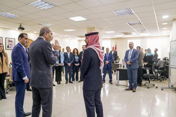 ولي العهد يشيد بأداء وزارة الخارجية وشؤون المغتربين في حمل مواقف الأردن للعالم